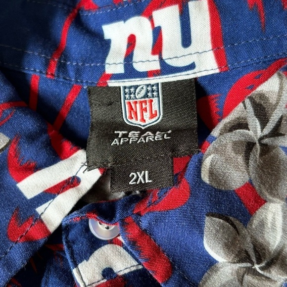 NY Giants Blue Hawaiian Shirt 2XL Sports Apparel Futbol Season Small Pull - Picture 4 of 4